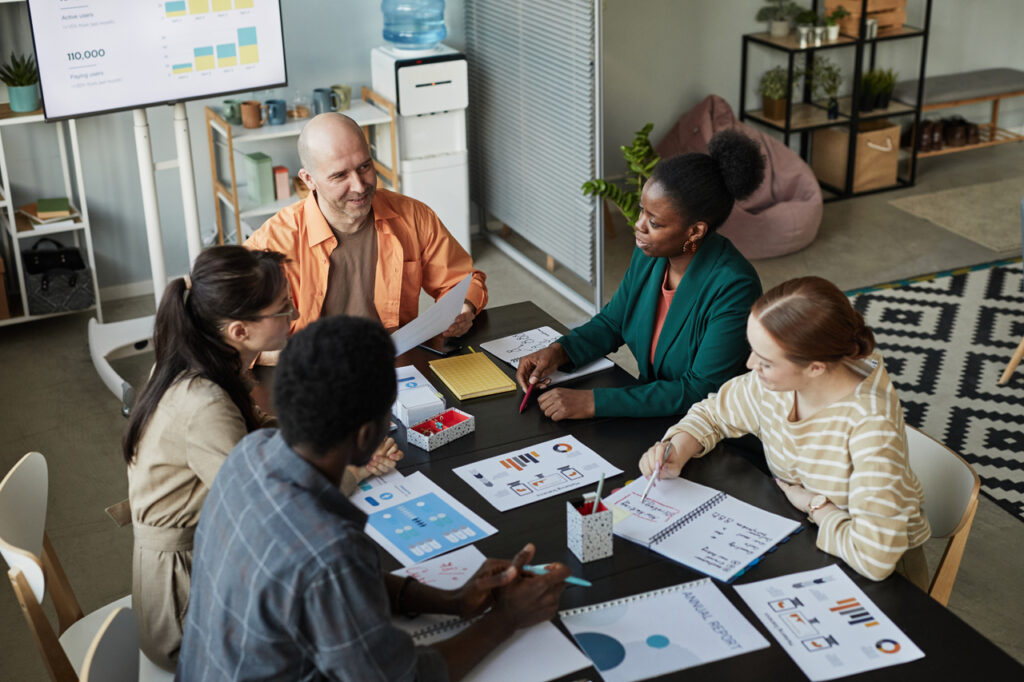 project management team working together